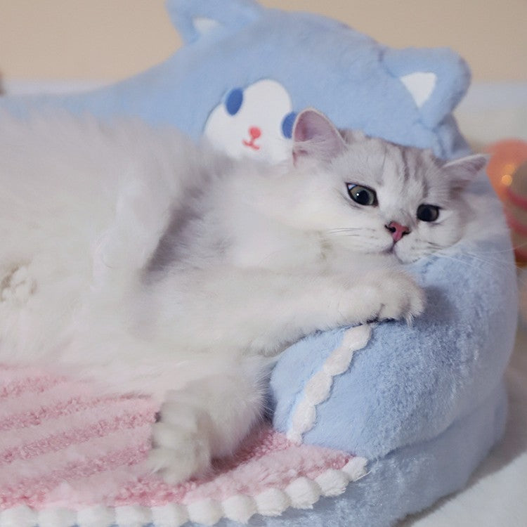 Pet Princess and Bear Hugging Winter Bed Cat Sleeping Nest